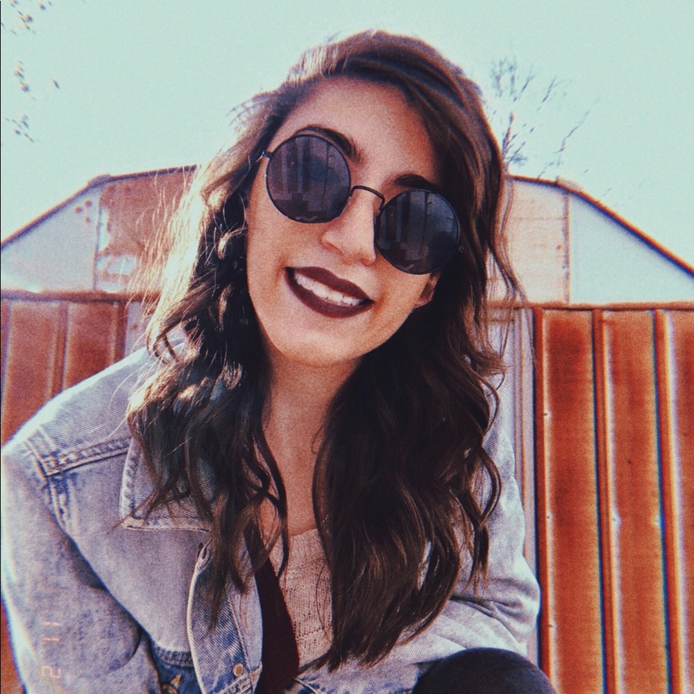 Meet your Posher, Danielle
